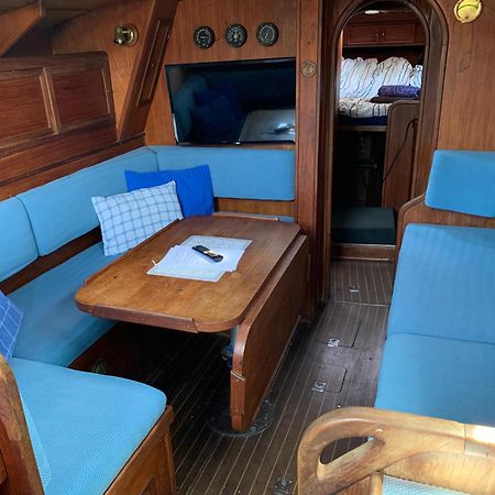 فندق Unique Wooden Sail Yacht + 2 Bikes Included! سان أدريان دي بيزوس المظهر الخارجي الصورة