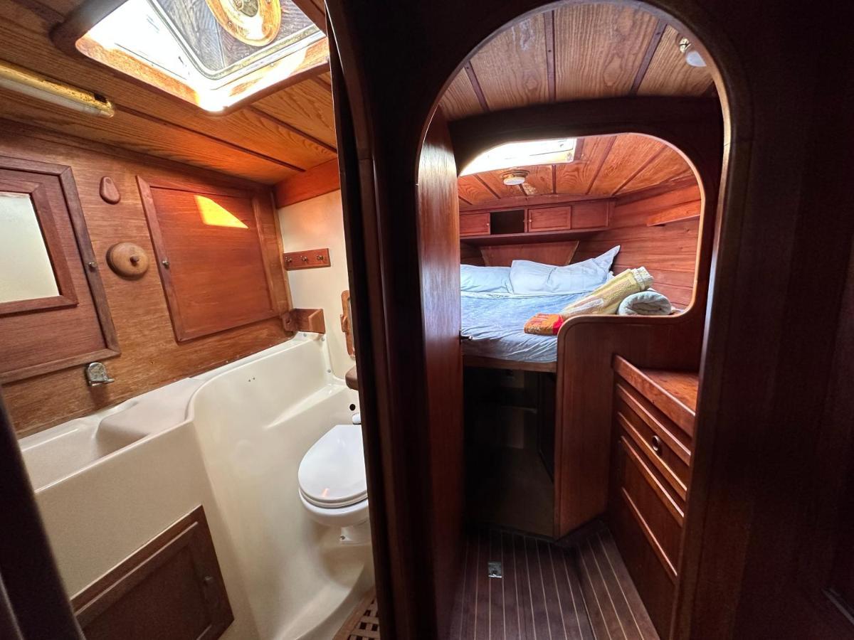 فندق Unique Wooden Sail Yacht + 2 Bikes Included! سان أدريان دي بيزوس المظهر الخارجي الصورة