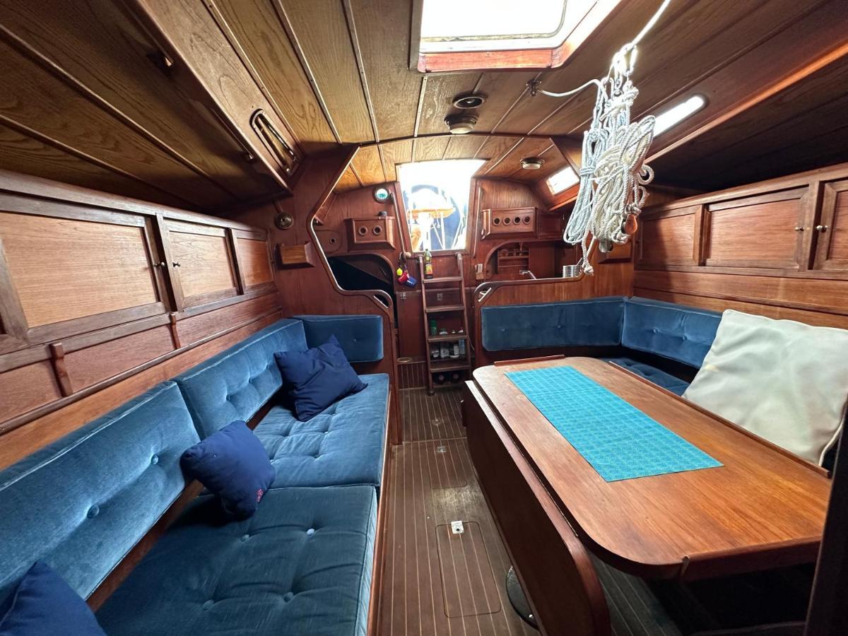 فندق Unique Wooden Sail Yacht + 2 Bikes Included! سان أدريان دي بيزوس المظهر الخارجي الصورة