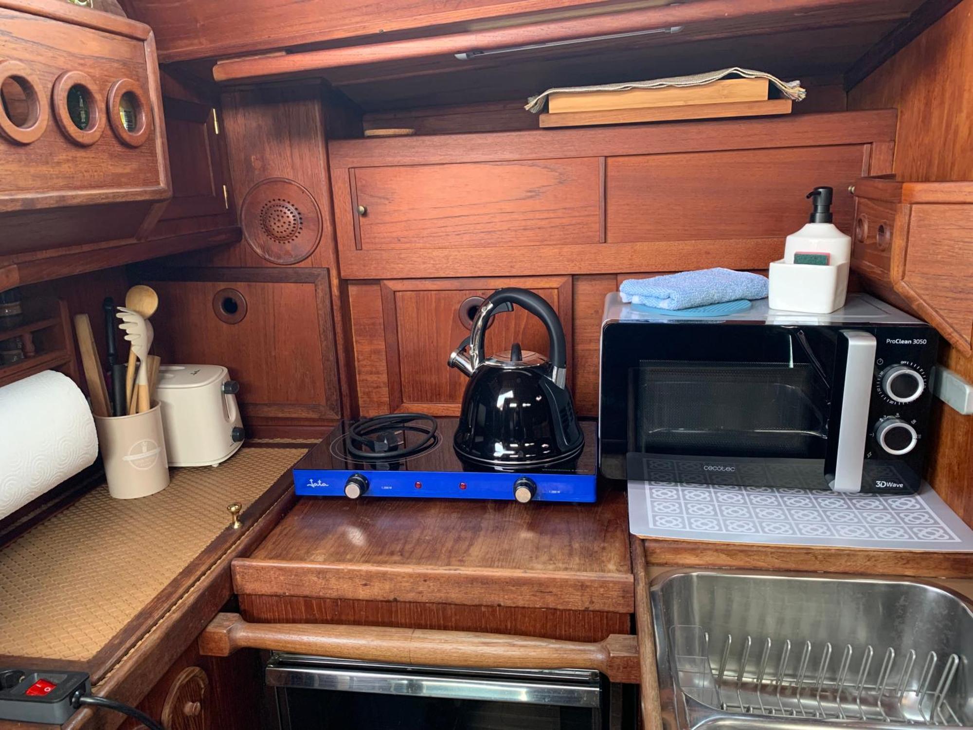 فندق Unique Wooden Sail Yacht + 2 Bikes Included! سان أدريان دي بيزوس المظهر الخارجي الصورة